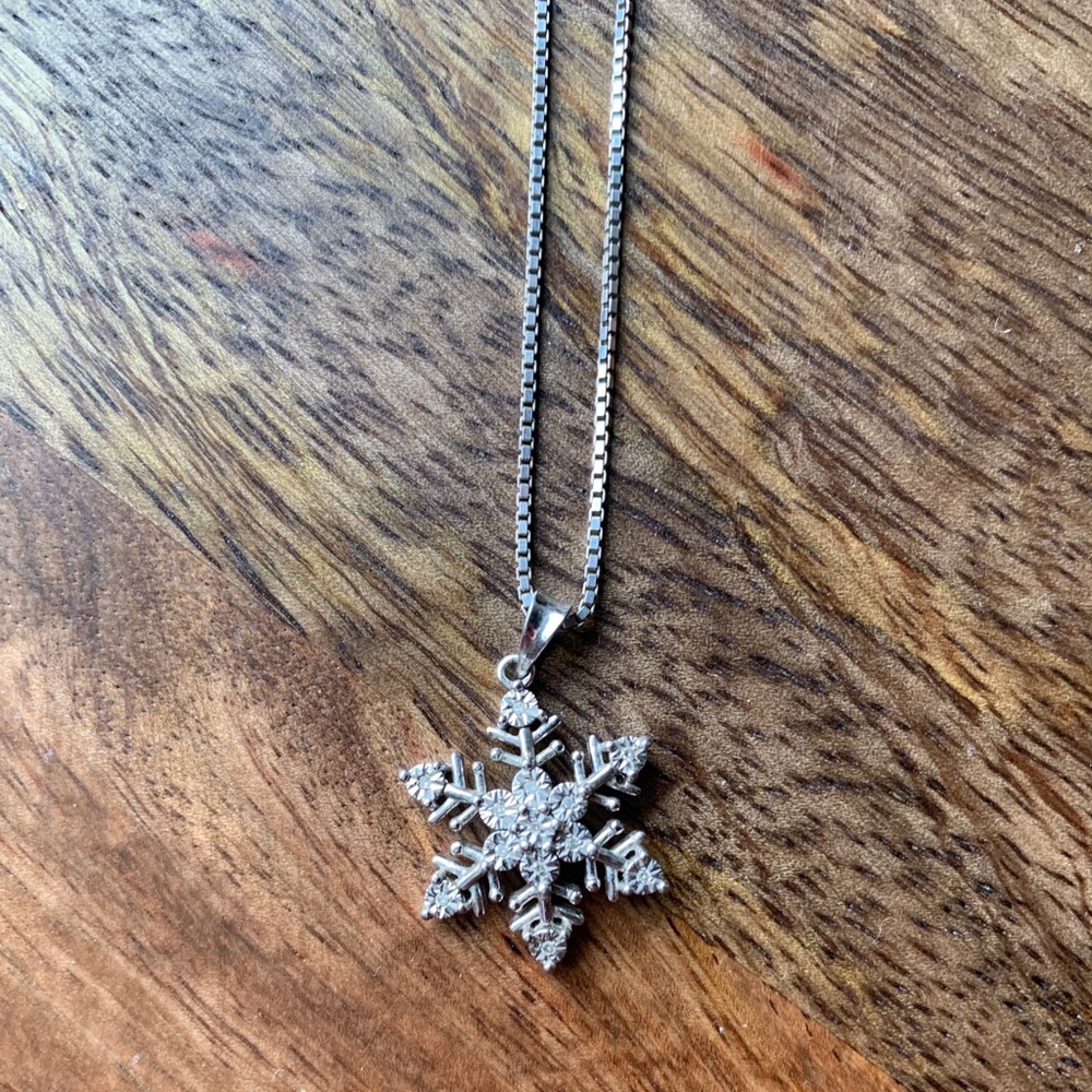 Diamond snowflake necklace